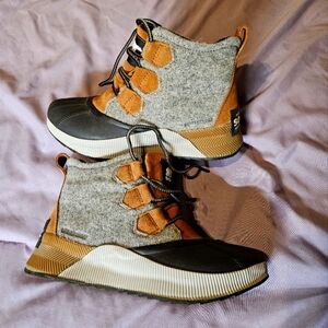 Sorel Out N About boots